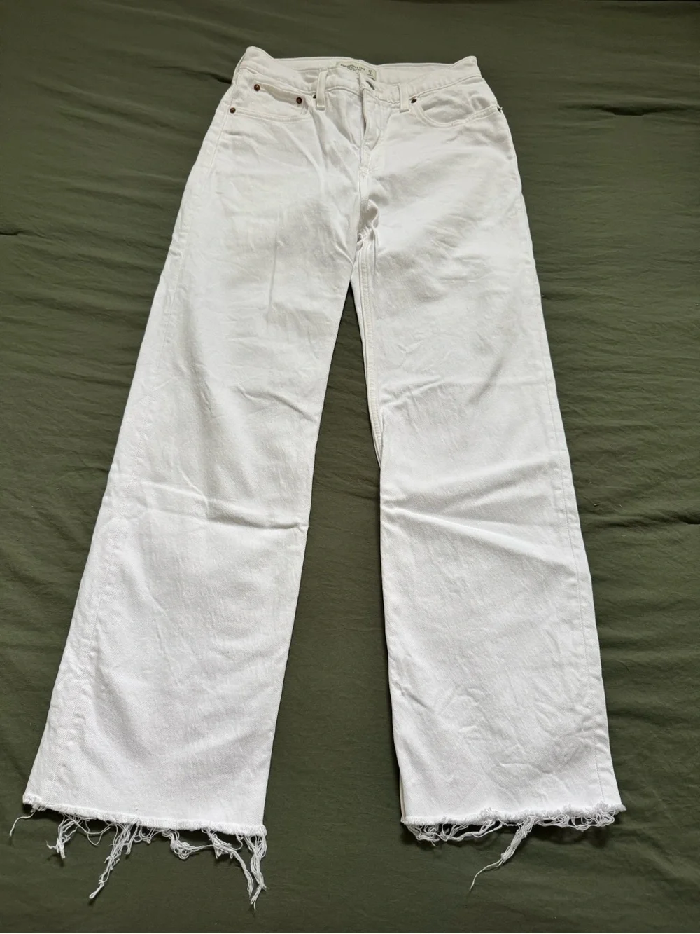 Abercrombie & Fitch High Rise 90s Relaxed Raw Hem Jean - Picture 2 of 4